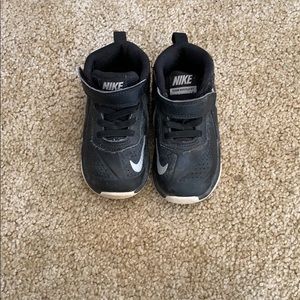 Toddler boys Size 6 Nike Sneakers
